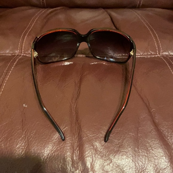 Black BCBG Max Azria sunglasses w/ red accents - Picture 9 of 16